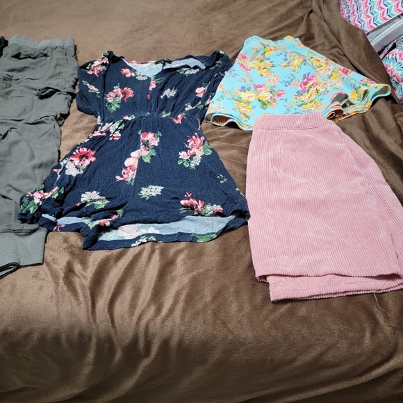 Pants/shorts/skirt bundle!! - Picture 3 of 3